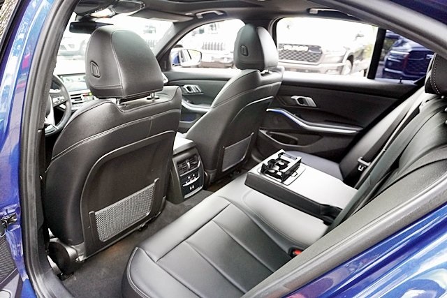 Used 2022 Blue BMW 330i image 17
