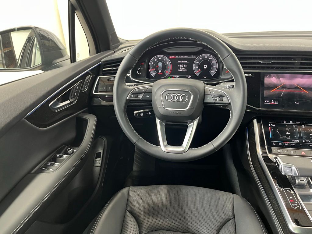 2025 Audi Q7 55 Premium Plus photo 17