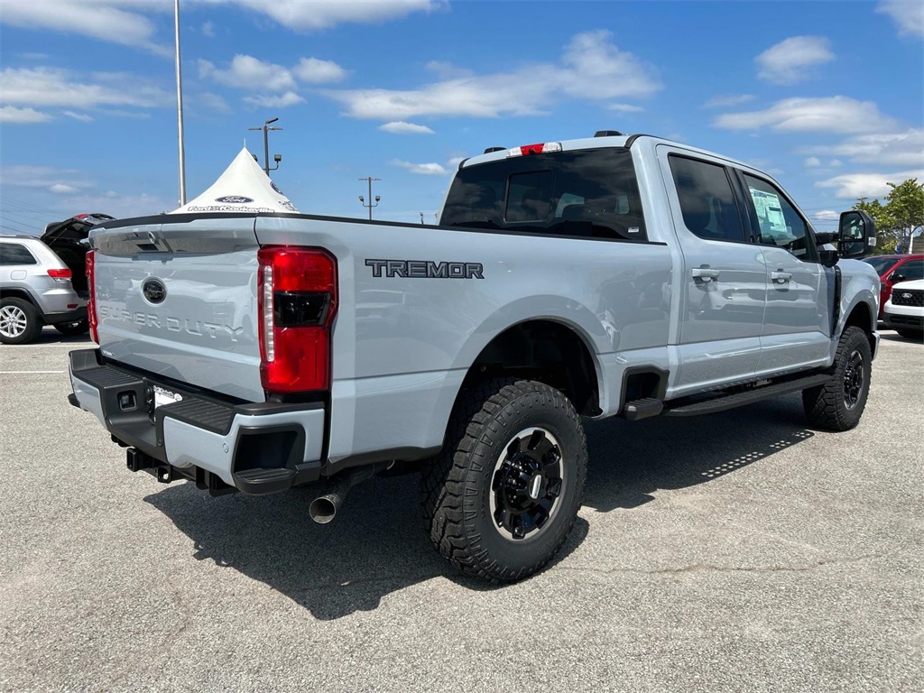 2026 Ford F-350 Lariat photo 3