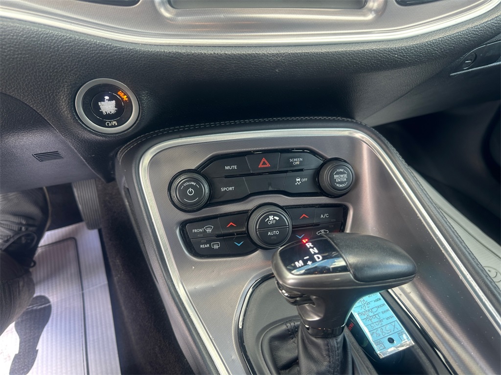 2019 Dodge Challenger SXT photo 10