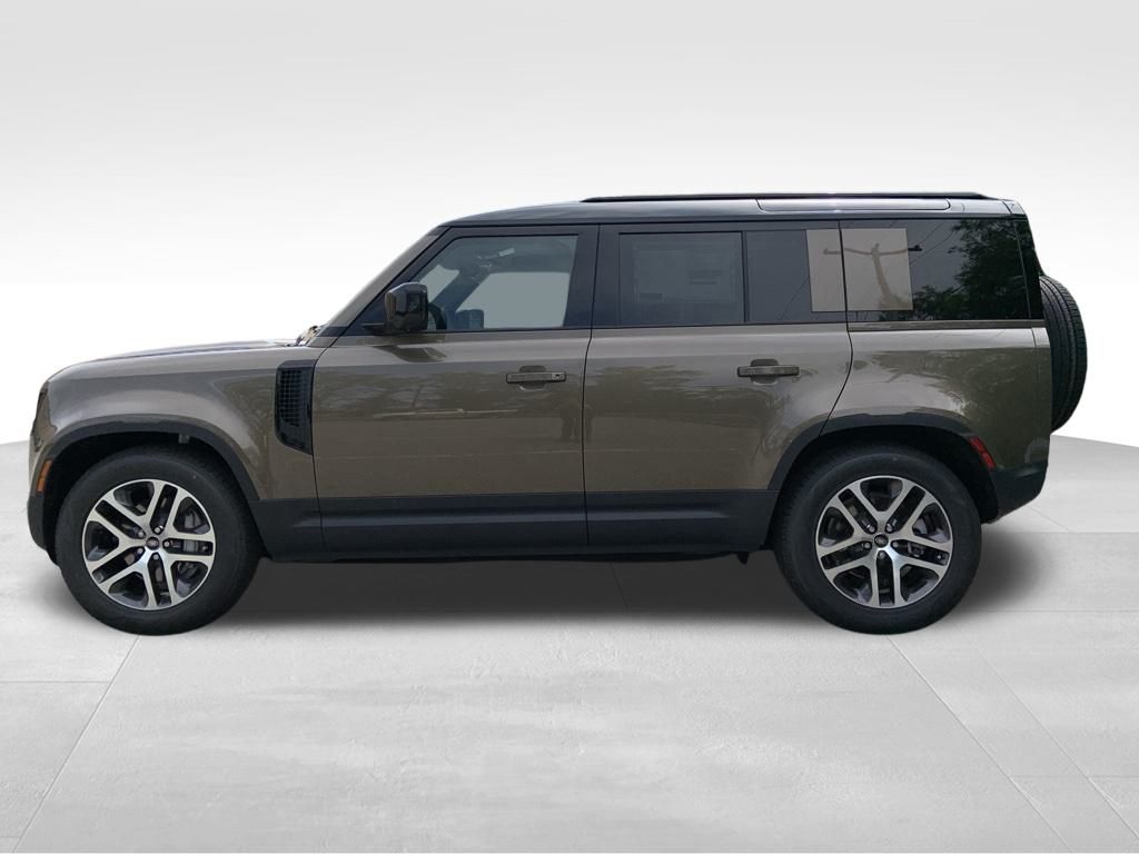 2025 Land Rover Defender 110 S photo 3