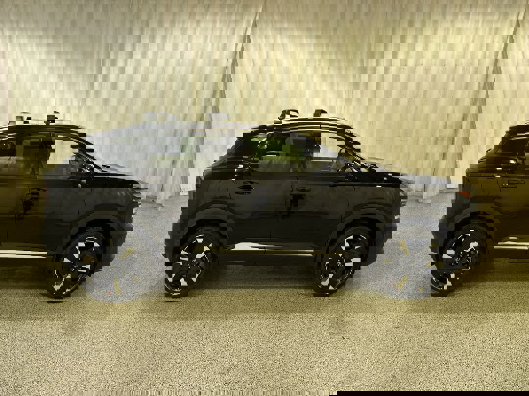 2026 Nissan Kicks SR photo 3