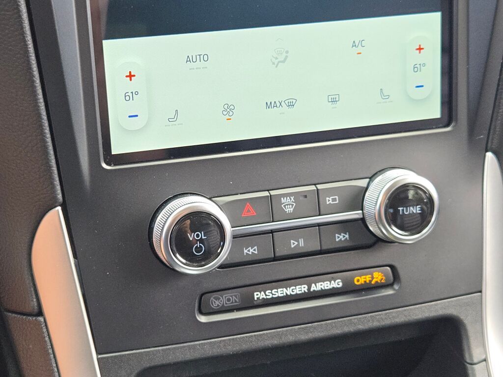 2024 Ford Edge SEL photo 24