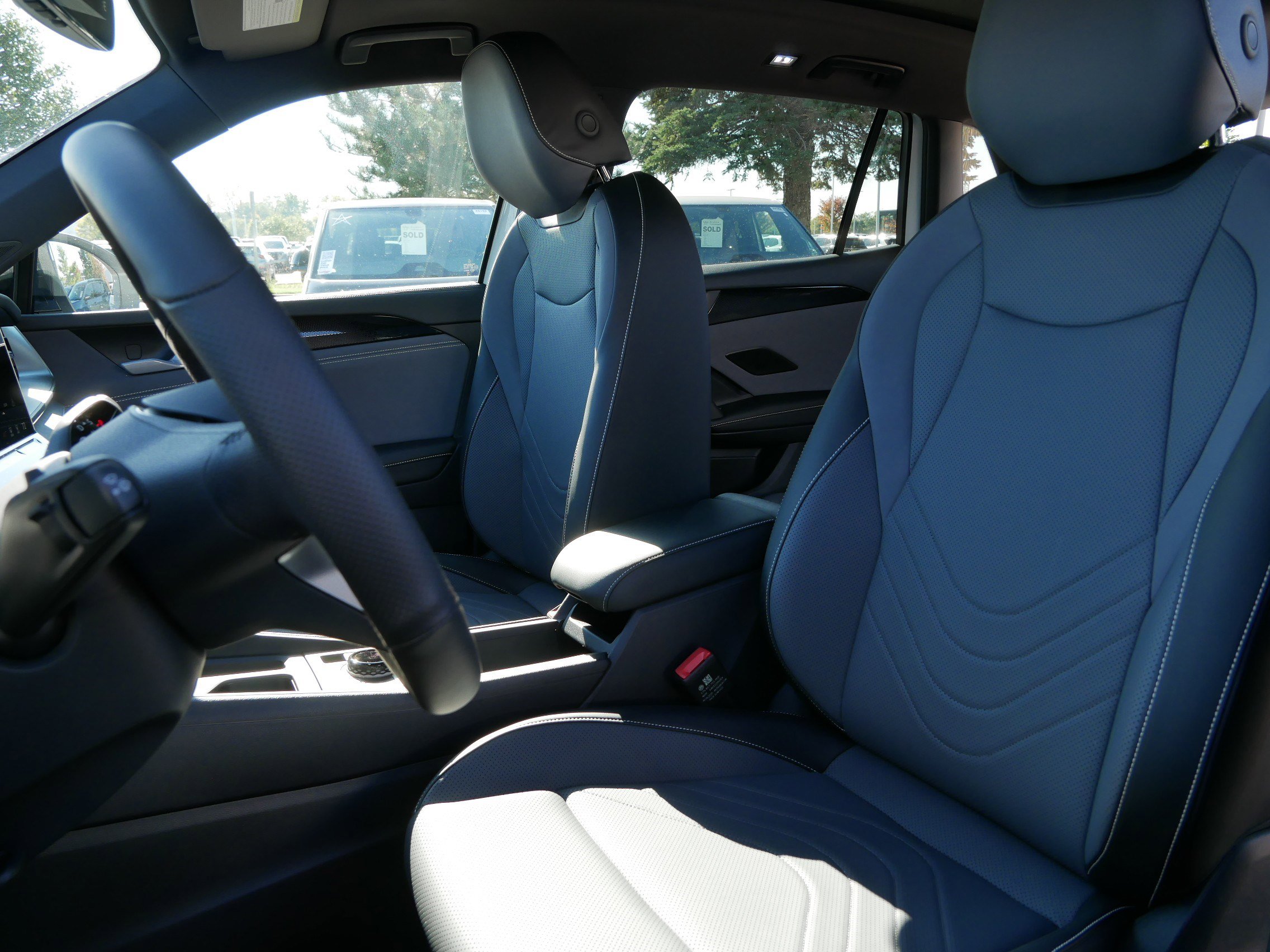 2026 Volkswagen Tiguan SE R-Line Black photo 2