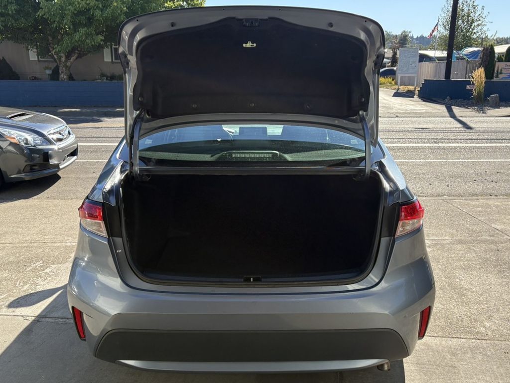 2021 Toyota Corolla LE photo 9
