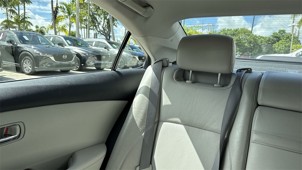 2011 Lexus ES 350 photo 15
