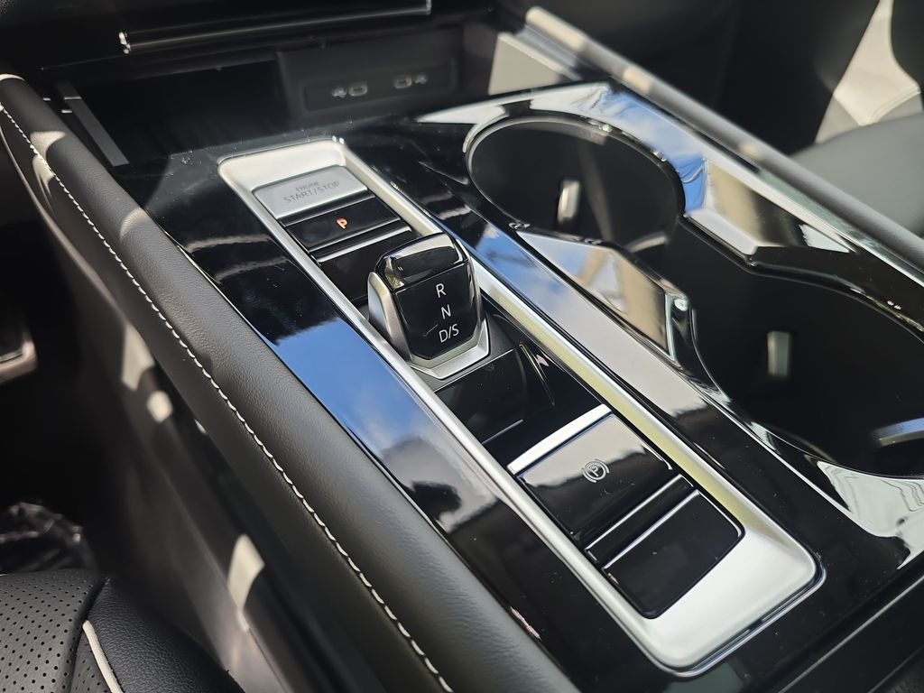 2025 Volkswagen Atlas SEL Premium R-Line photo 11