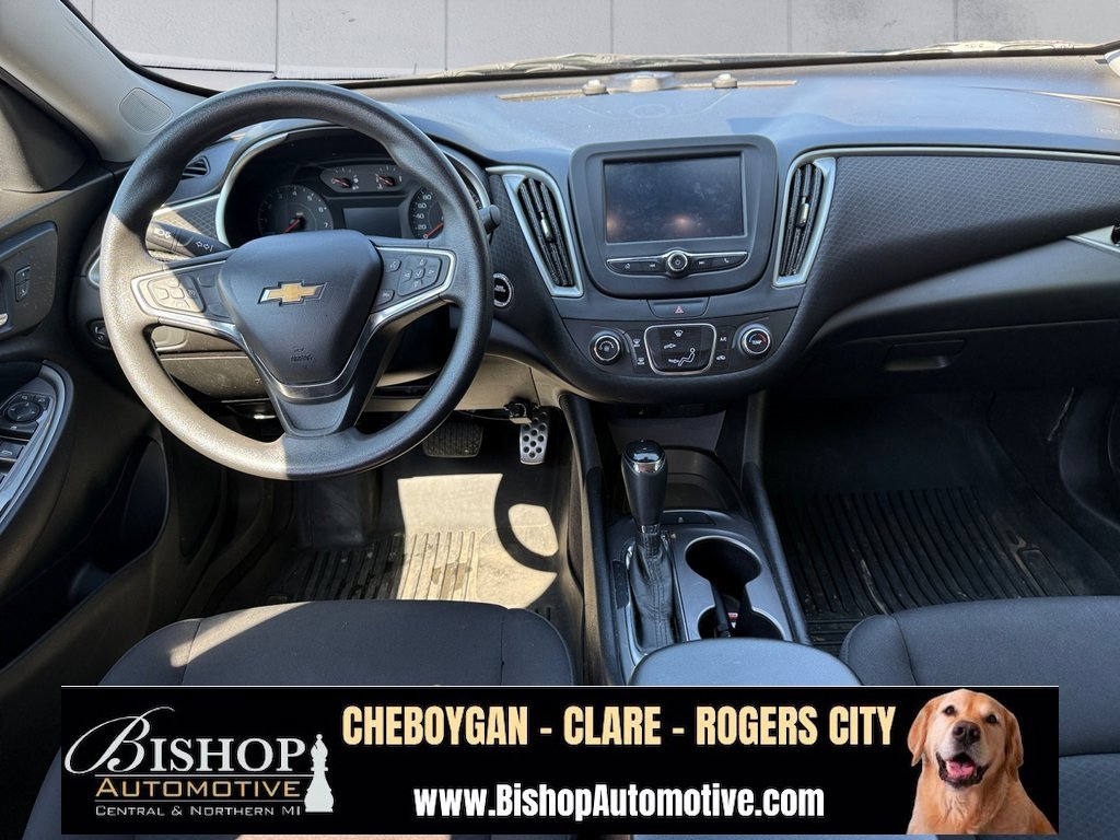 2017 Chevrolet Malibu LS photo 3