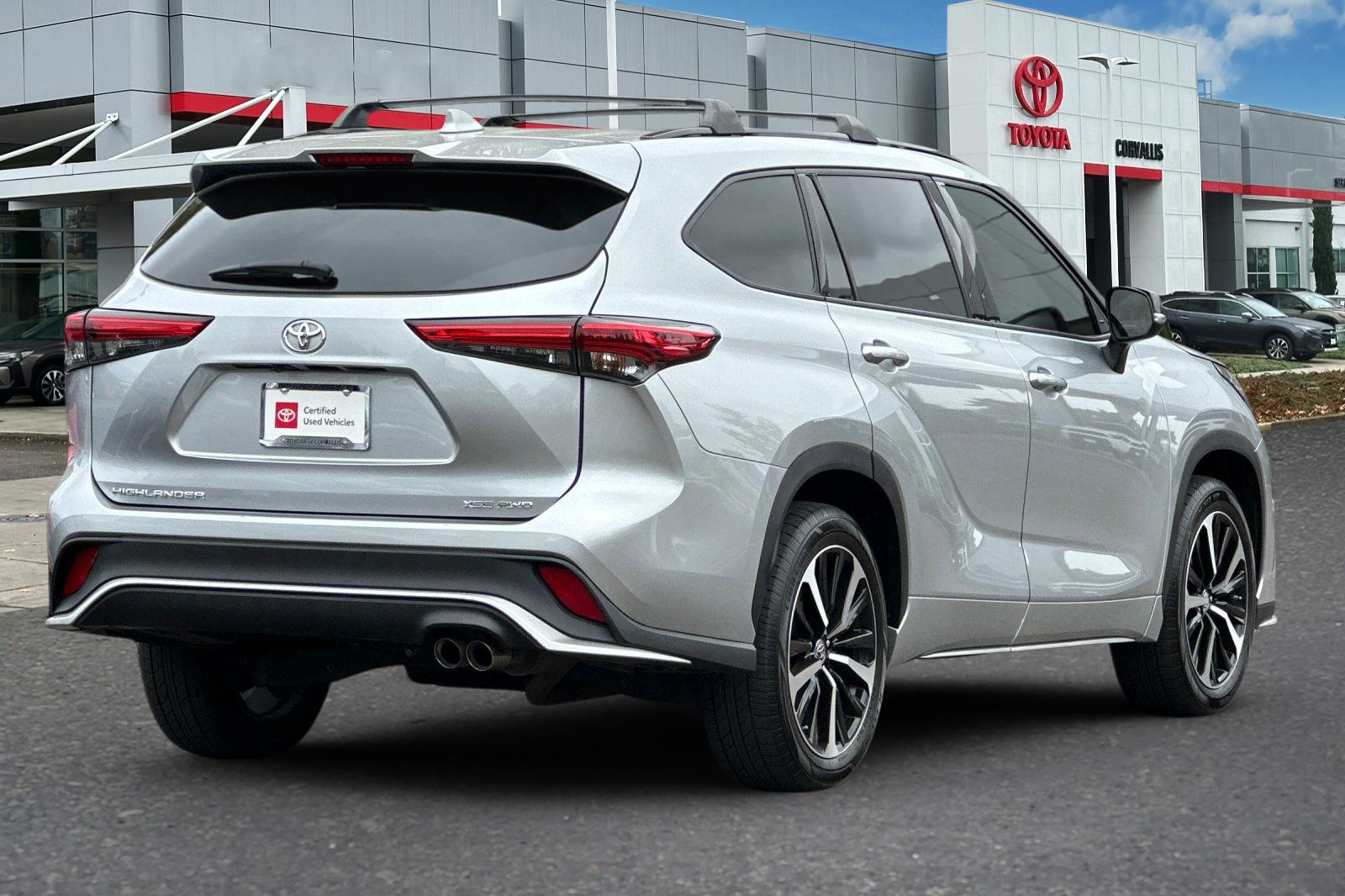 2021 Toyota Highlander XSE photo 3