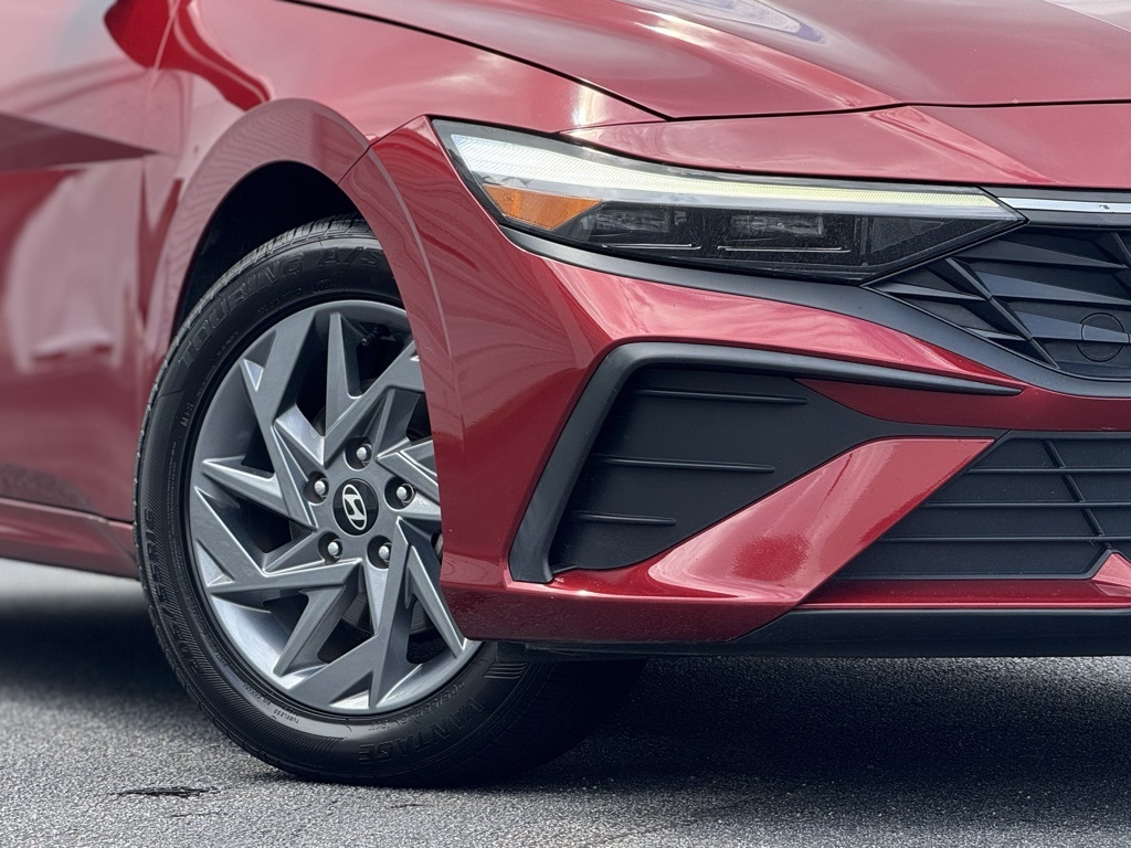 2024 Hyundai Elantra SEL photo 2