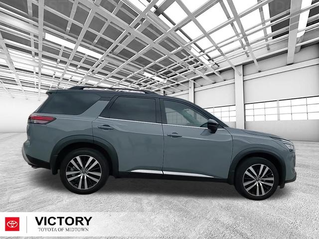 2024 Nissan Pathfinder Platinum photo 2