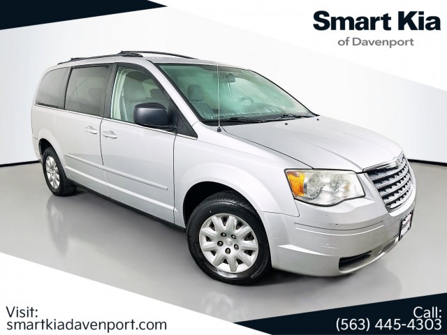Mini Van Dodge Caravan Vs Town And Country Pre-Owned 2010 Chrysler