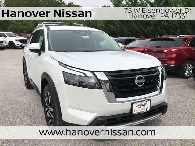 2025 Nissan Pathfinder Platinum's photo