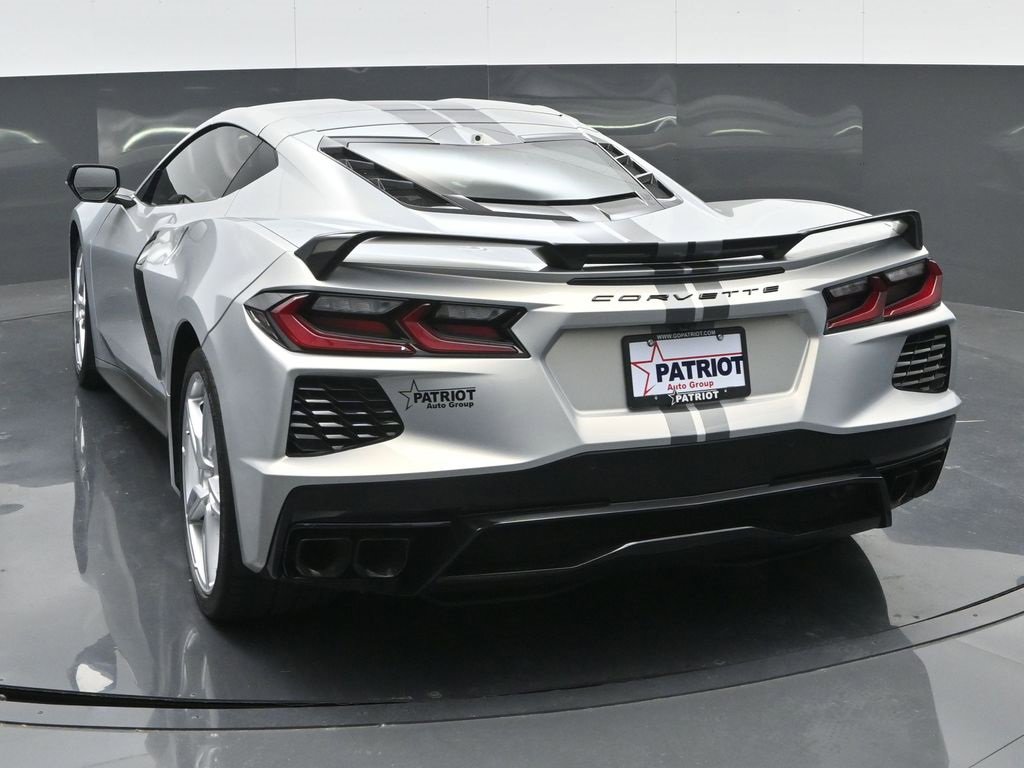 2023 Chevrolet Corvette Stingray 2LT photo 2