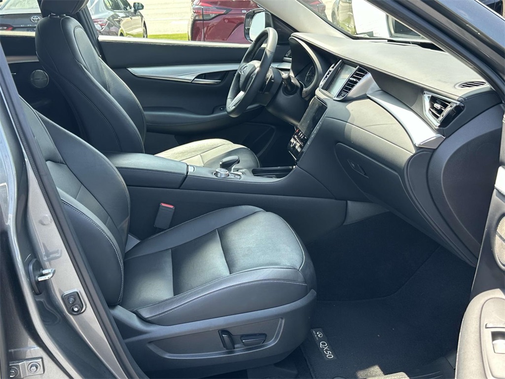 2019 Infiniti QX50 Essential photo 6