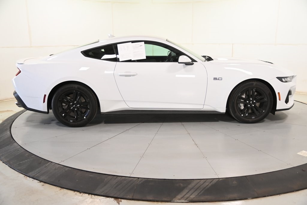 2025 Ford Mustang GT photo 3