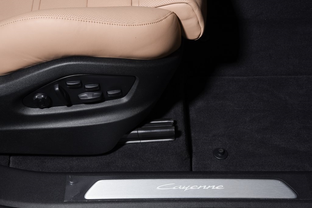 2025 Porsche Cayenne photo 30