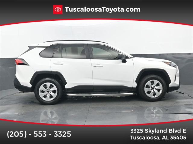 2020 Toyota RAV4 LE's photo