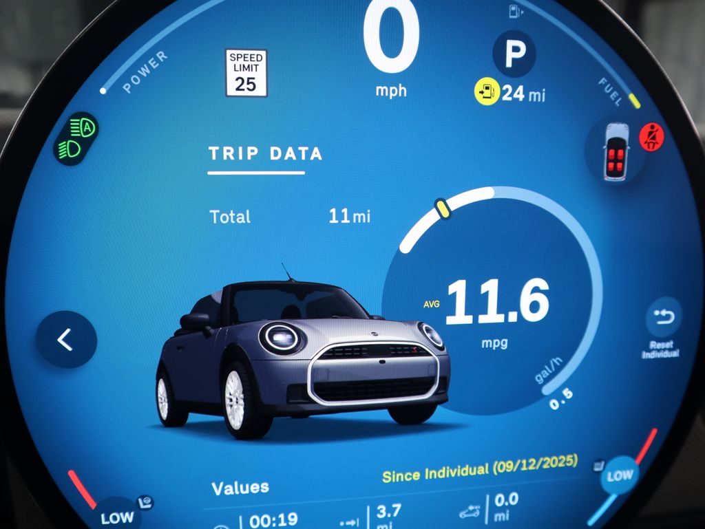 2026 Mini Cooper Convertible Iconic photo 33