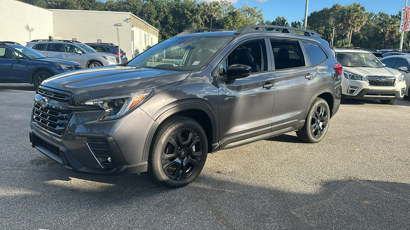 2025 Subaru Ascent Onyx Edition Touring photo 3