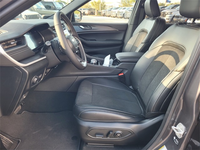 2025 Jeep Grand Cherokee Altitude X photo 3