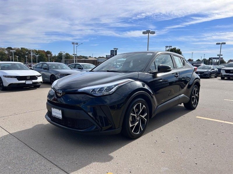 2021 Toyota C-HR XLE photo 4