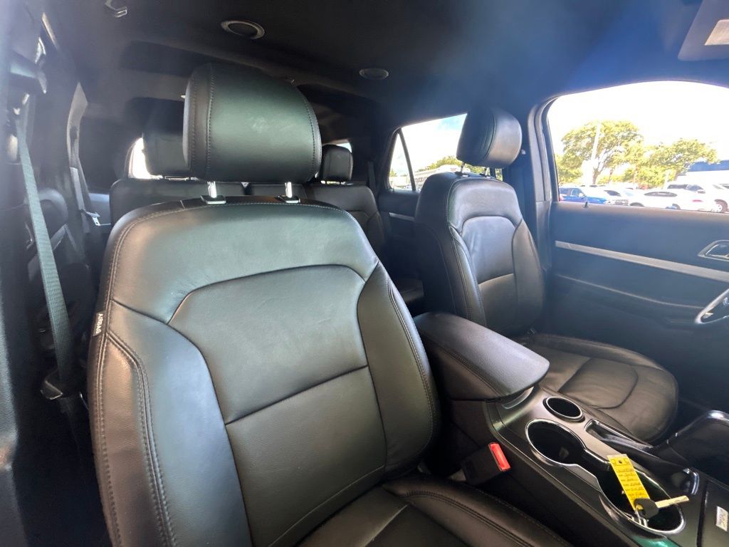 2017 Ford Explorer XLT photo 24