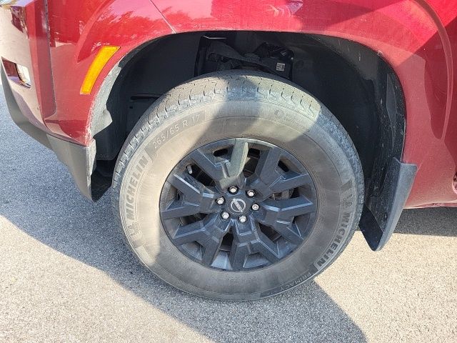 2022 Nissan Frontier Crew Cab photo 12