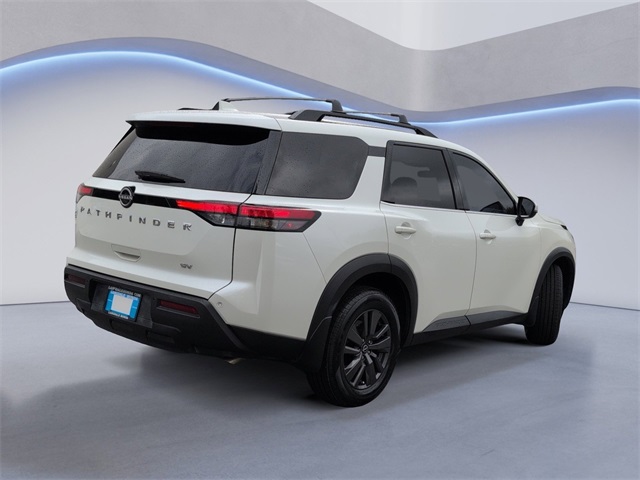 2022 Nissan Pathfinder SV photo 2