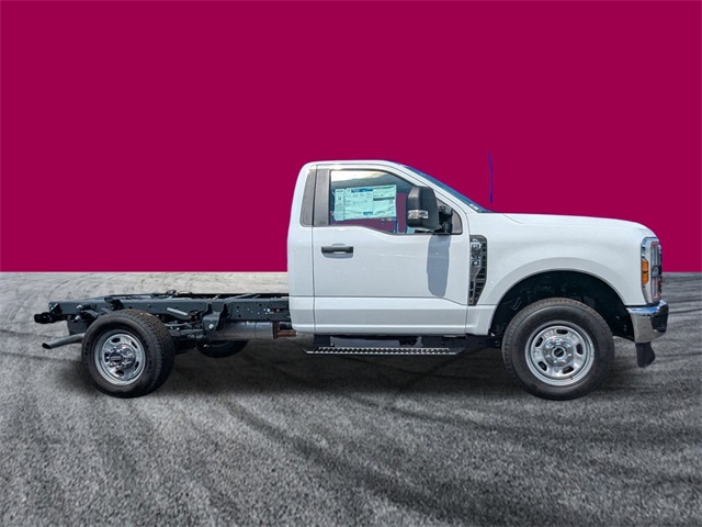 2026 Ford F-350 XL photo 2