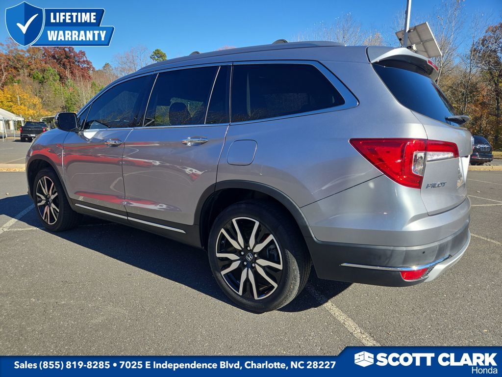 2021 Honda Pilot Touring photo 3