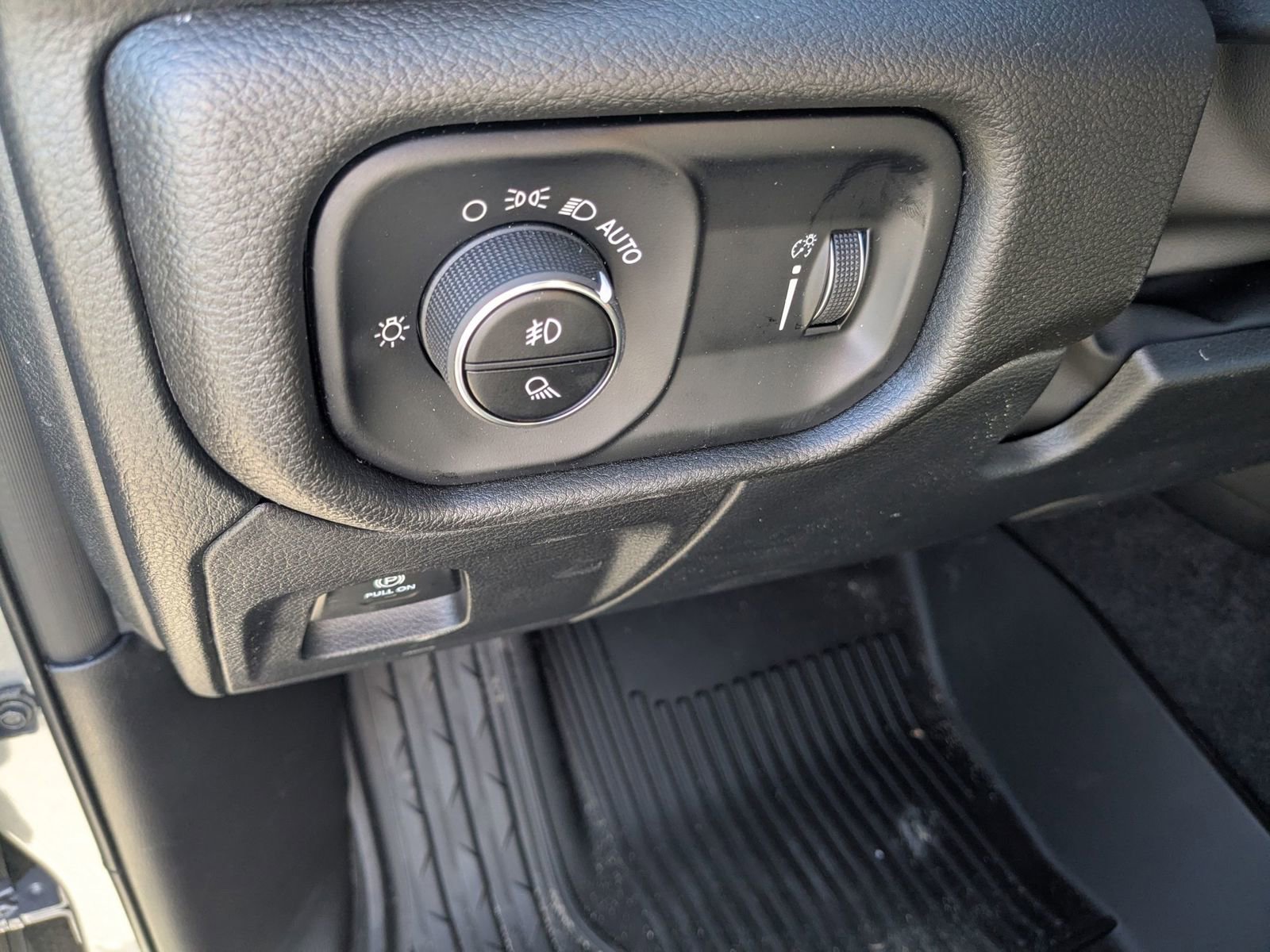 2025 Ram 1500 Tradesman photo 13