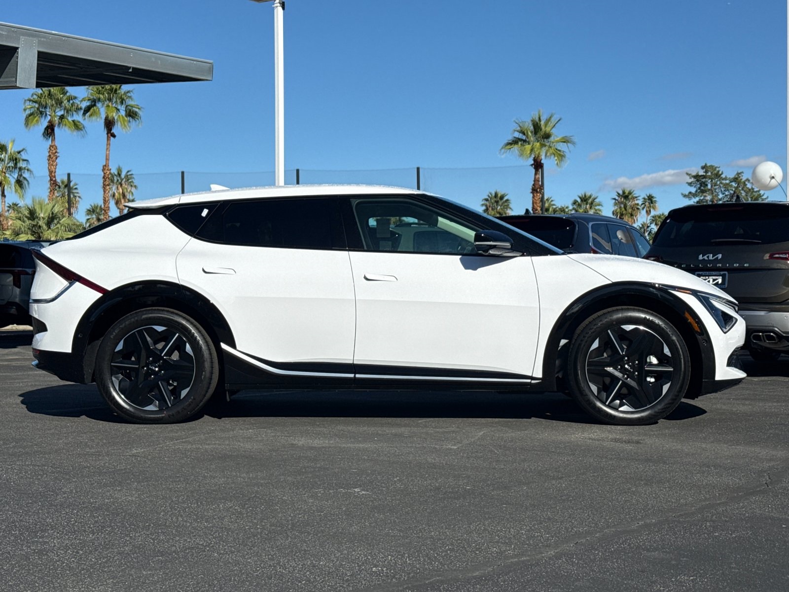 2025 Kia EV6 Wind photo 2