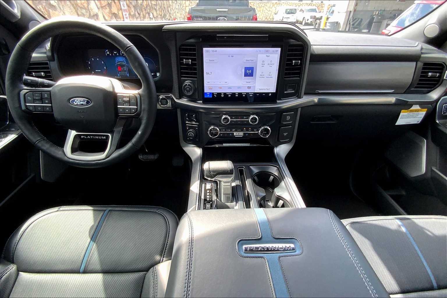 2025 Ford F-150 Platinum photo 13