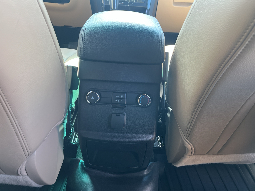 2016 Ford Explorer XLT photo 34