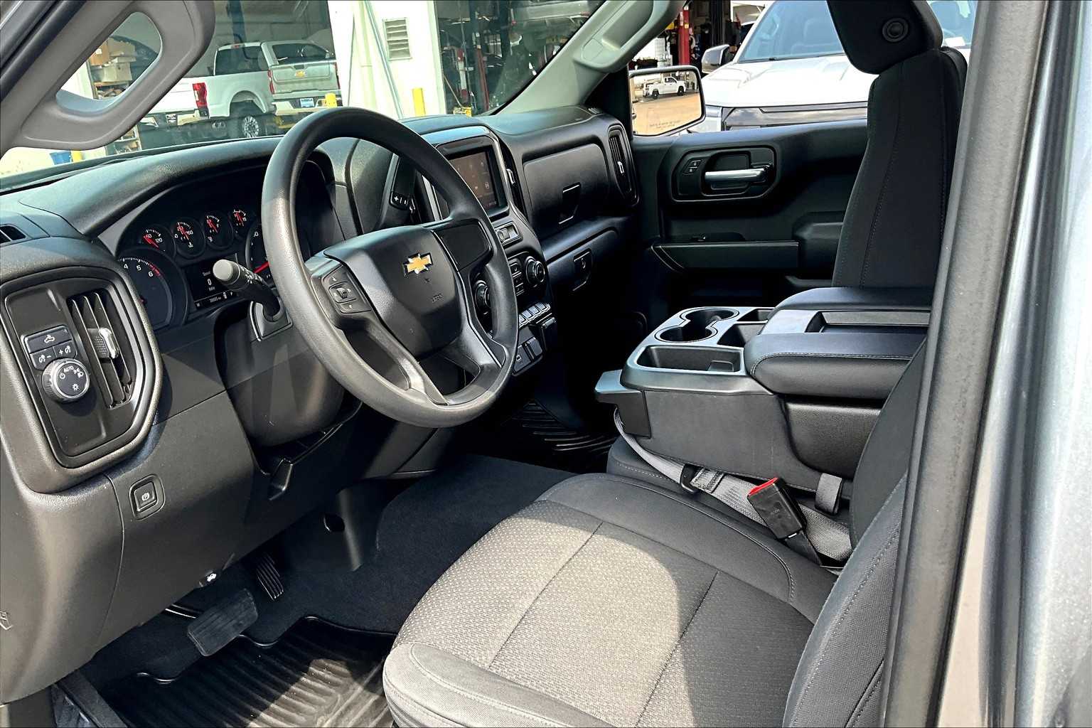 2020 Chevrolet Silverado 1500 Custom photo 16