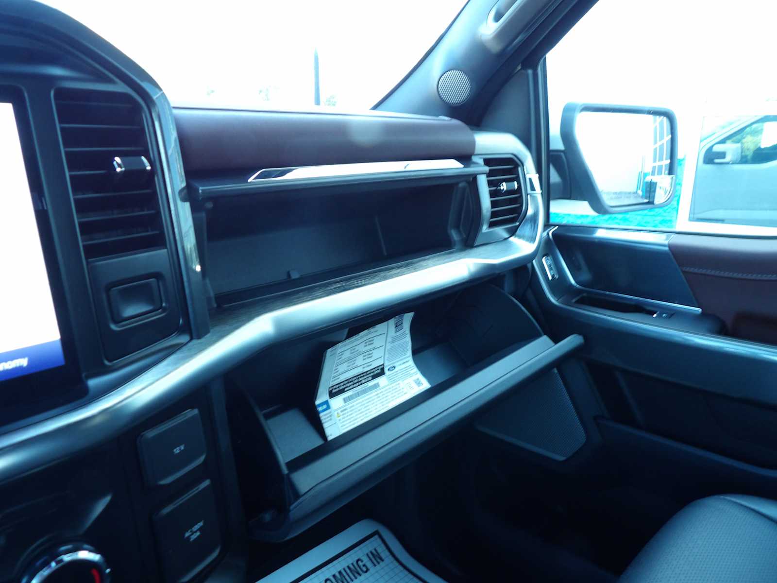 2022 Ford F-150 Lariat photo 26