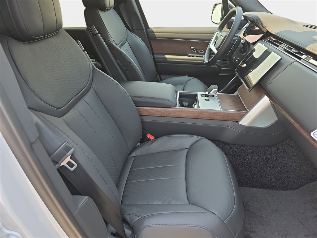 2025 Land Rover Range Rover SE photo 10