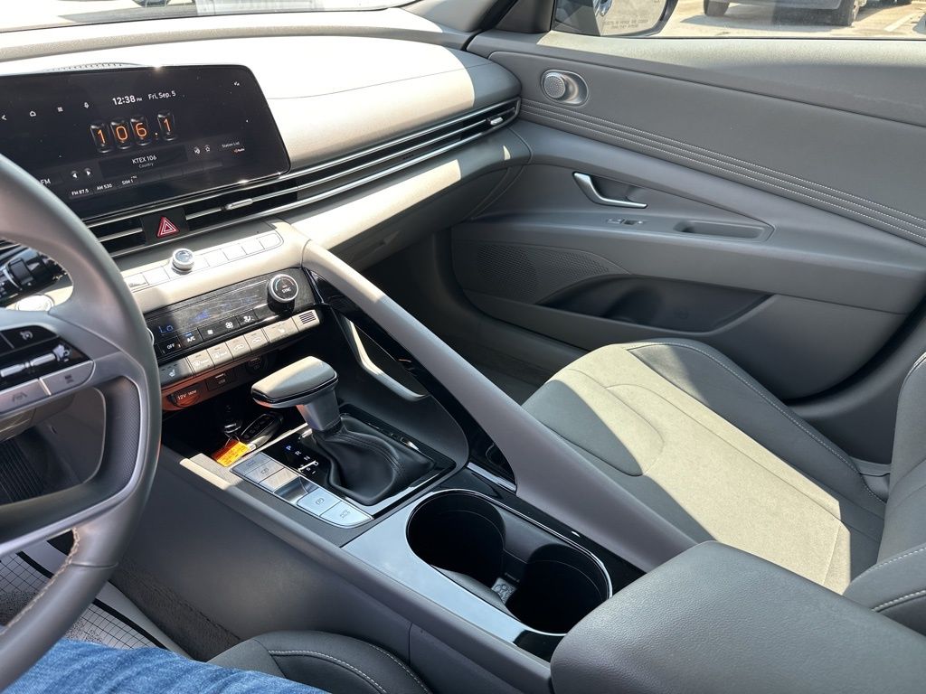 2023 Hyundai Elantra SEL photo 27