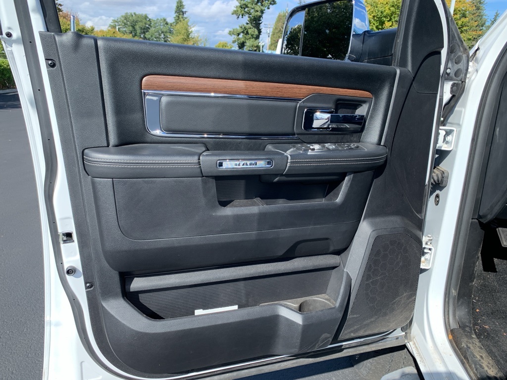 2016 Ram 2500 Laramie photo 9