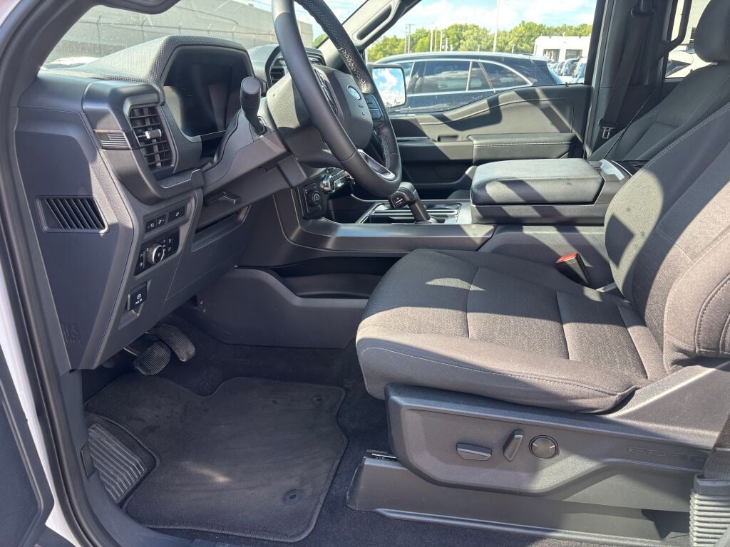 2024 Ford F-150 XLT photo 8