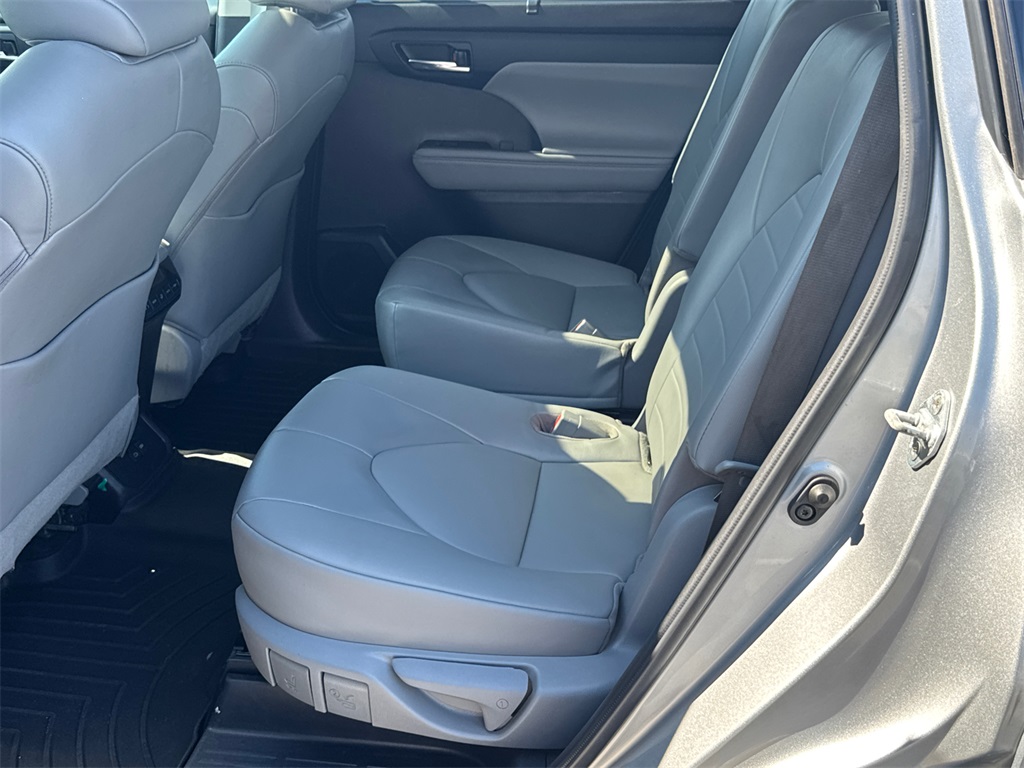 2022 Toyota Highlander XLE photo 20