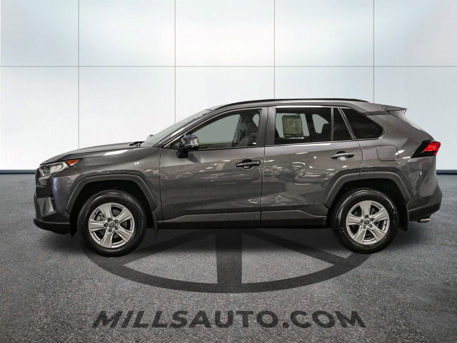 2021 Toyota RAV4 XLE photo 3