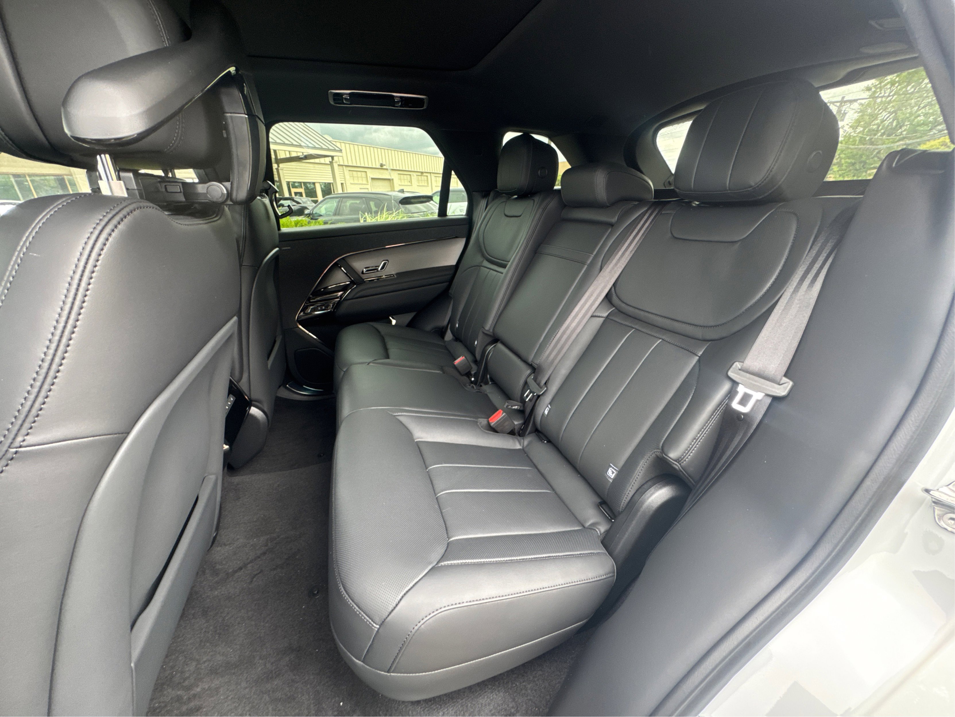 2025 Land Rover Range Rover Sport SE photo 9