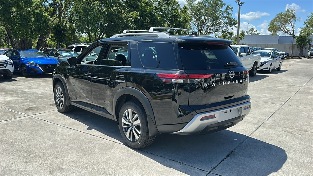 2025 Nissan Pathfinder SL photo 3