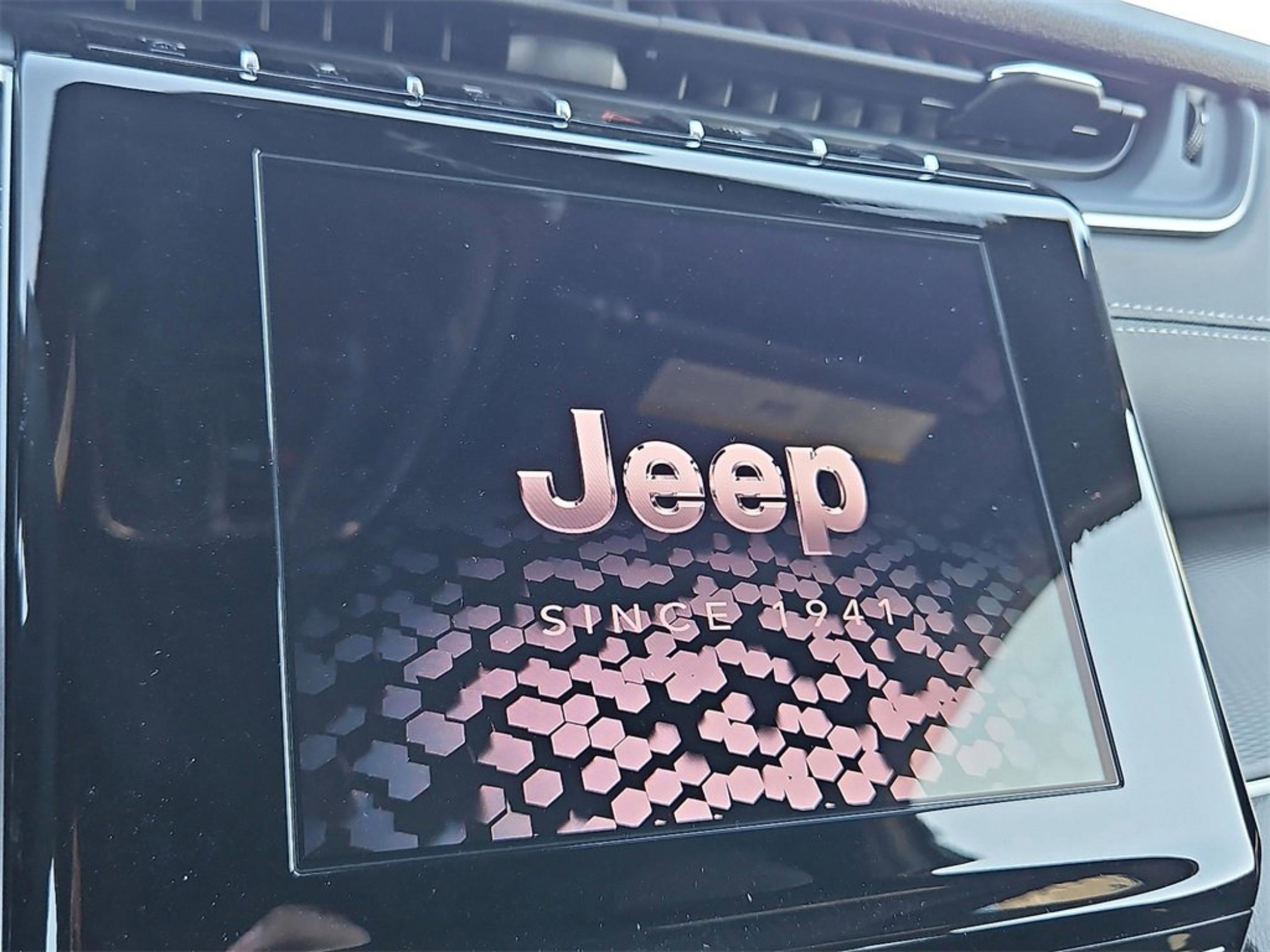 2025 Jeep Grand Cherokee Laredo X photo 21