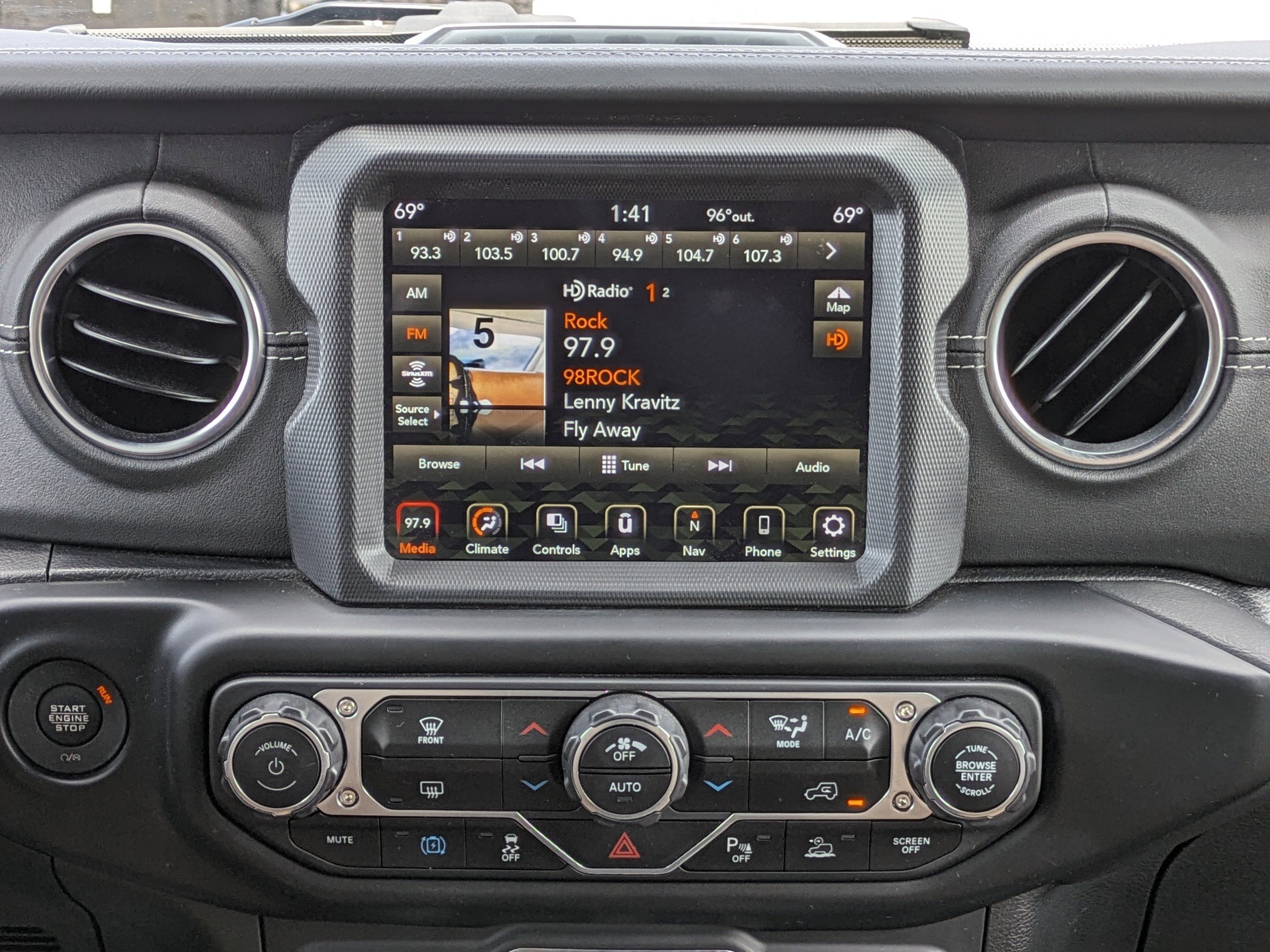 2023 Jeep Wrangler Sahara 4xe photo 17