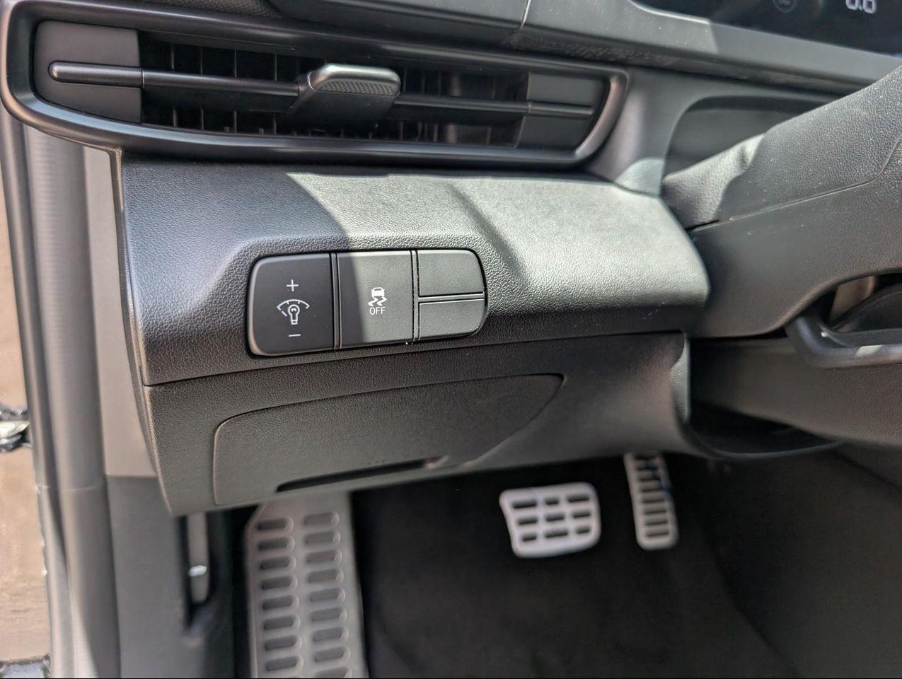 2025 Hyundai Elantra SEL Sport photo 16
