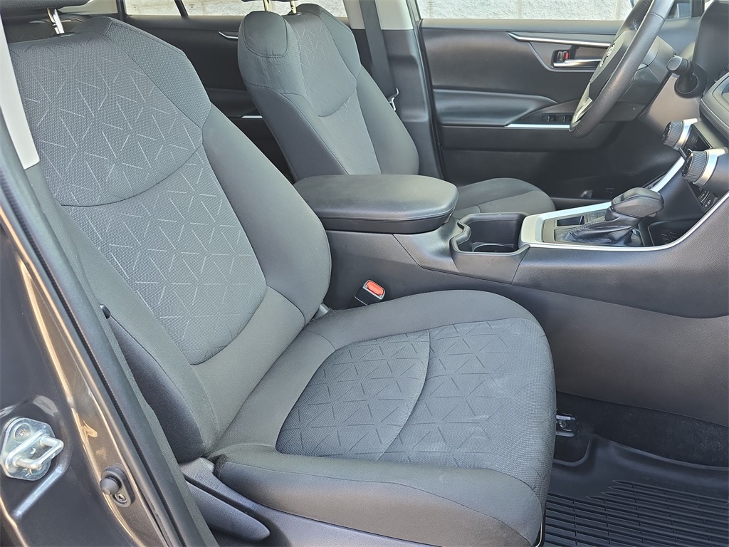 2022 Toyota RAV4 XLE photo 35