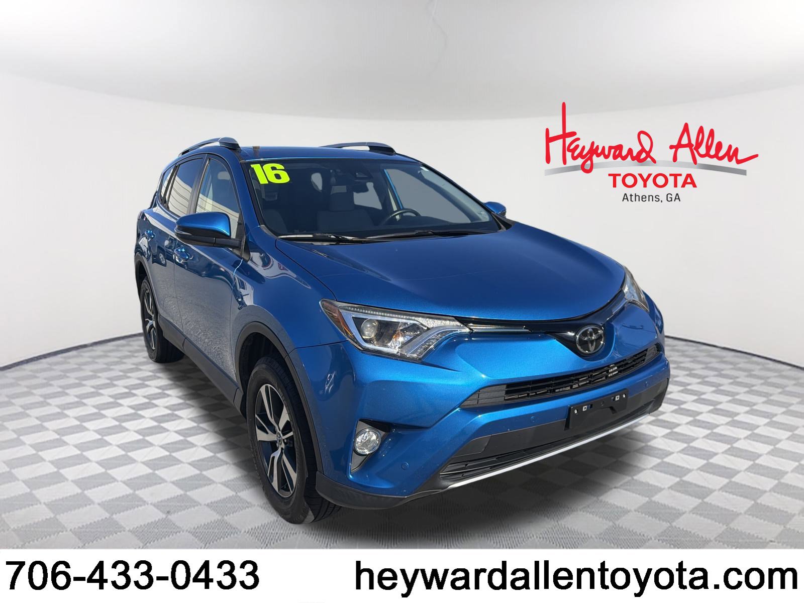 2016 Toyota RAV4 XLE's photo